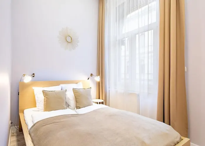 Central - Large And Comfy Apartment