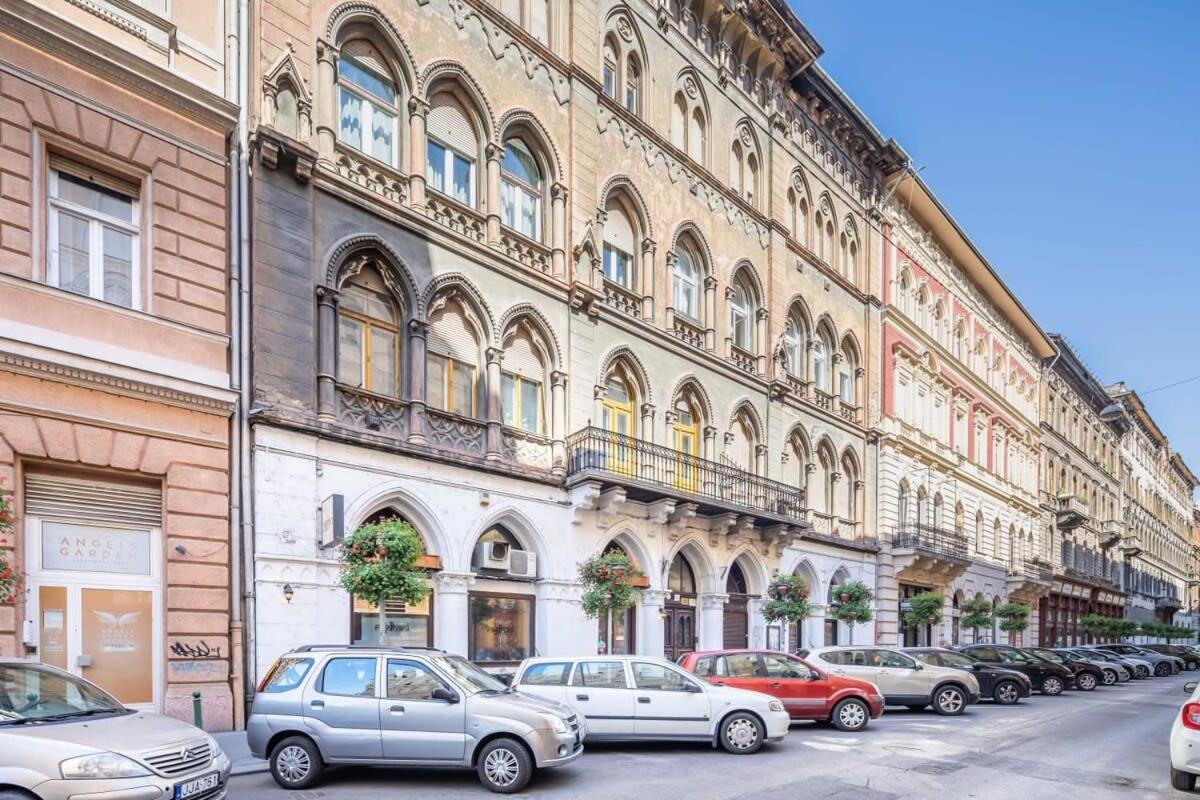 - Large And Comfy Apartment Budapest