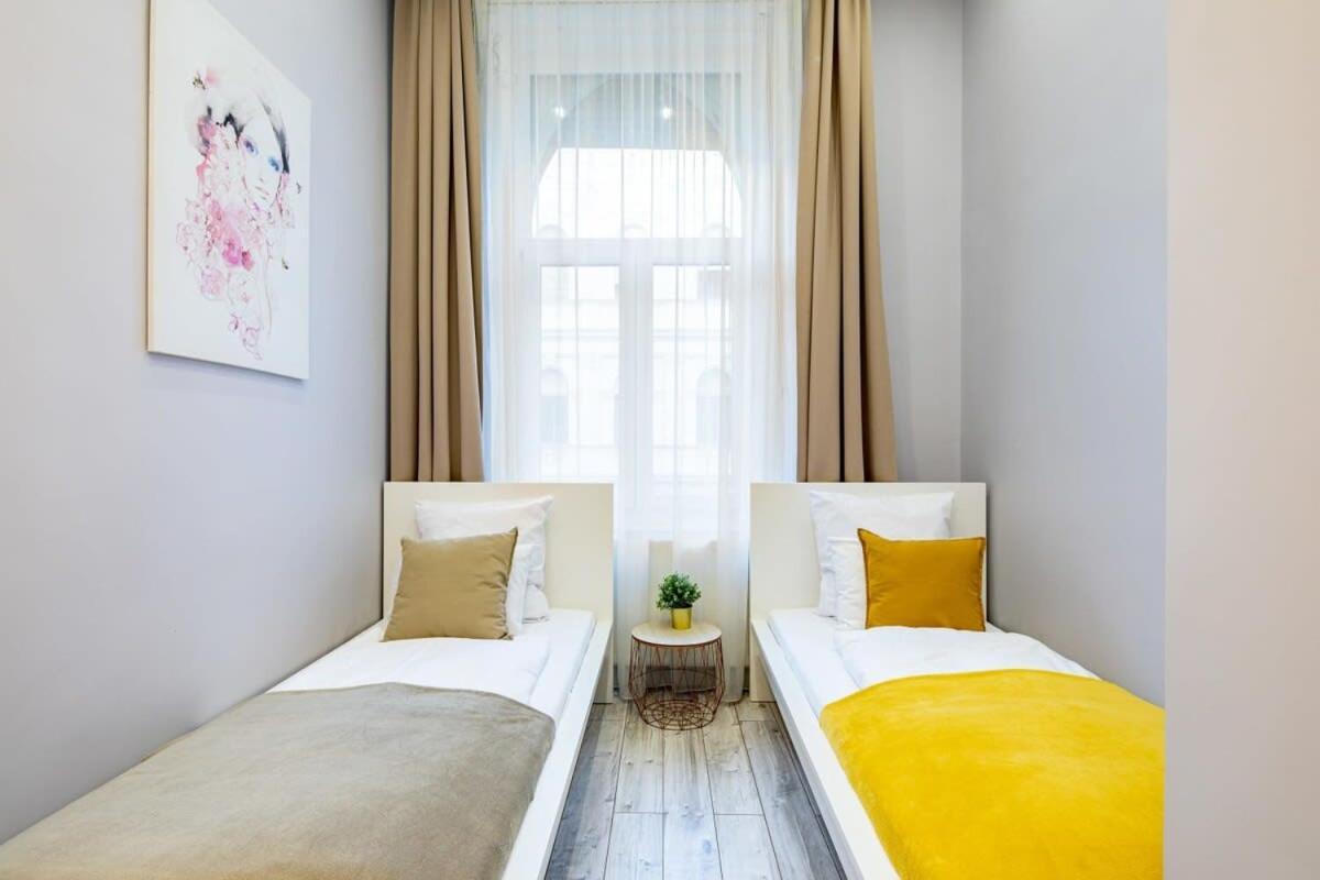 - Large And Comfy Apartment