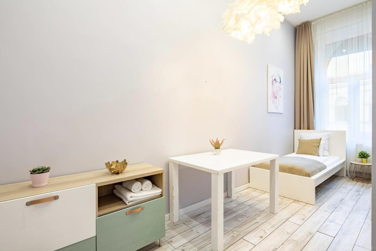 - Large And Comfy Apartment
