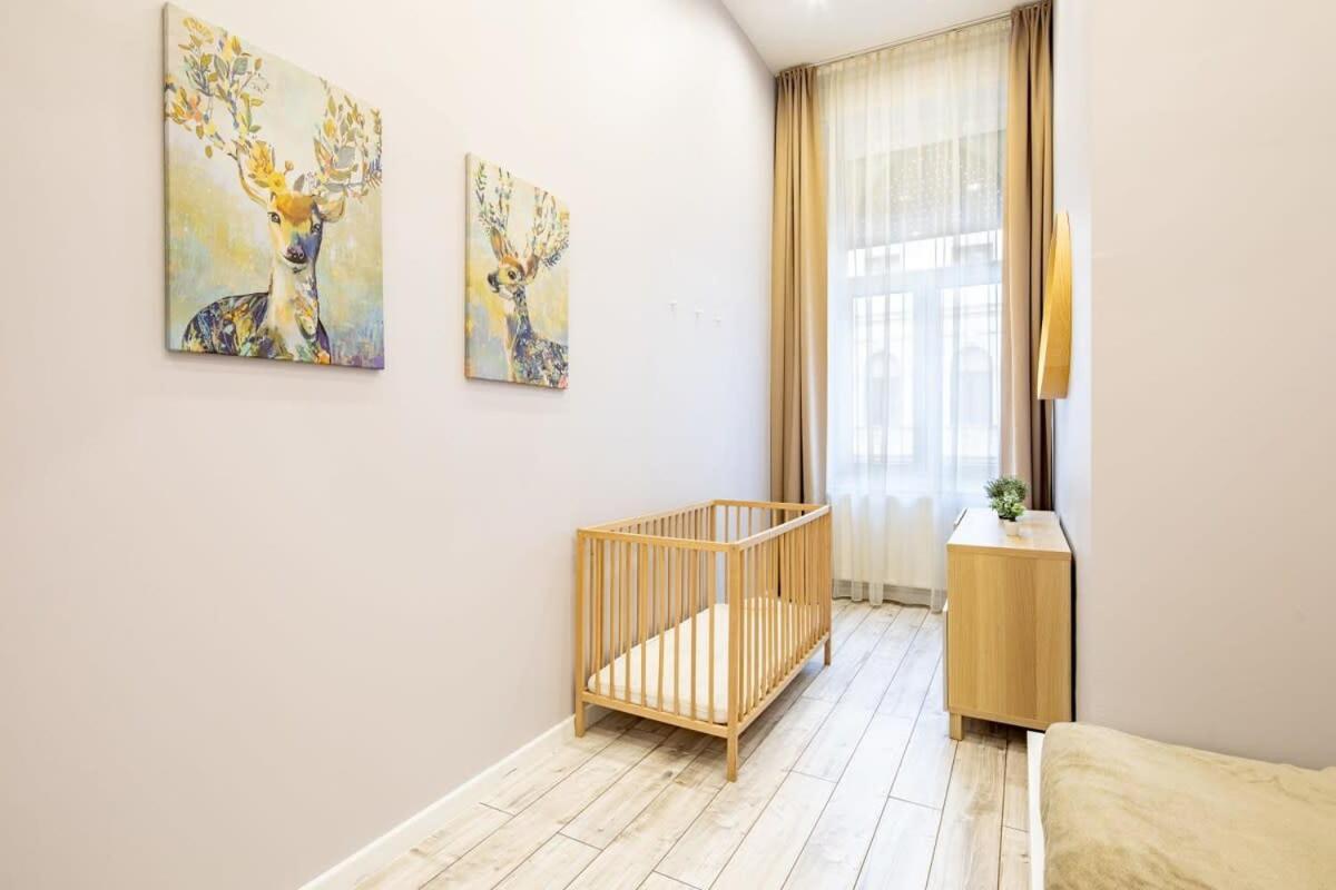 - Large And Comfy Apartment